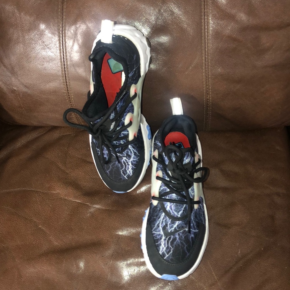 NIKE REACT PRESTO ATHLETIC SHOE